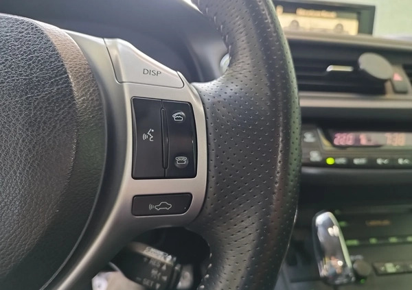 Lexus CT cena 49000 przebieg: 257000, rok produkcji 2011 z Przecław małe 137